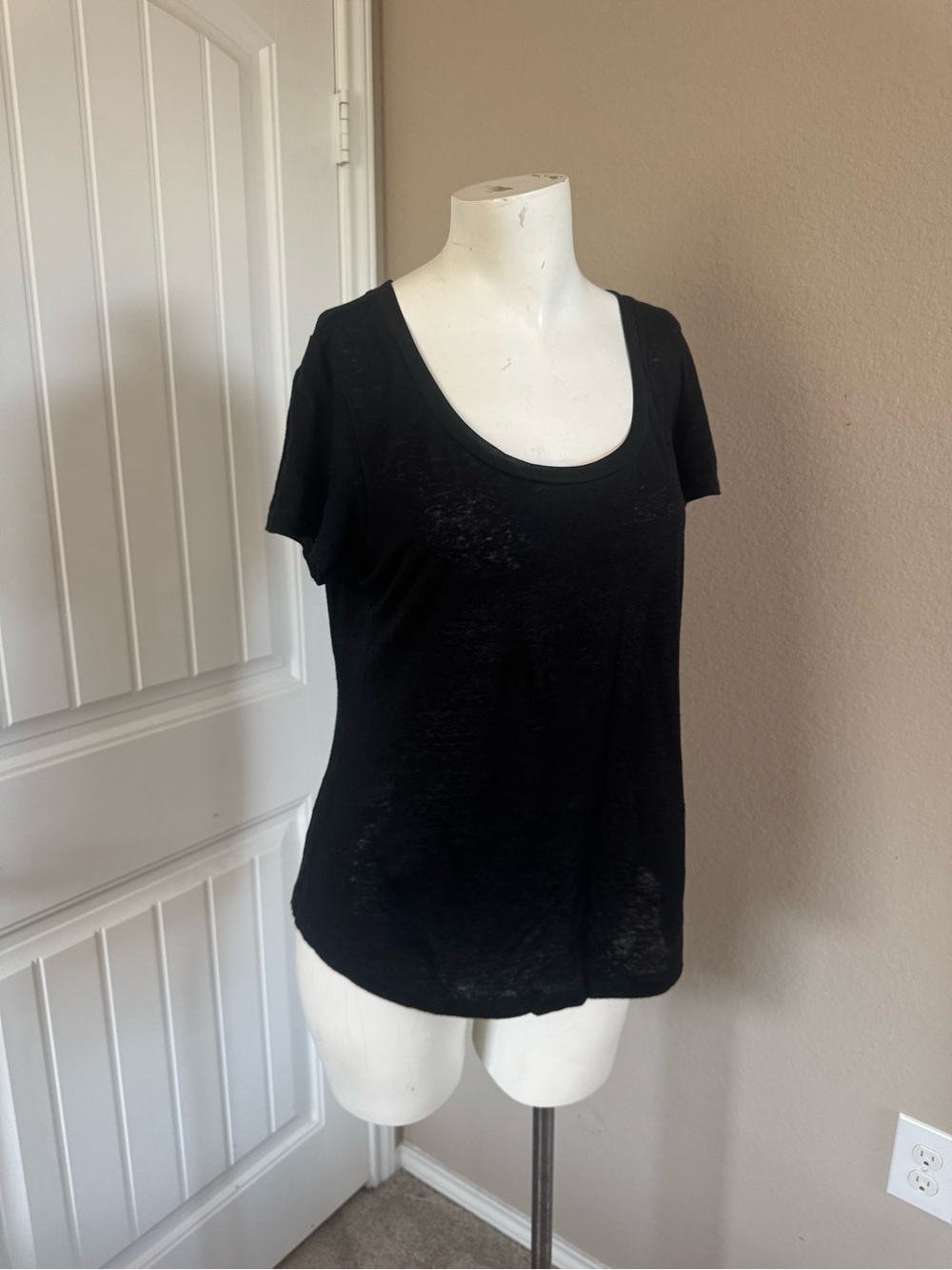 Banana Republic Black Scoop Neck Short Sleeve Linen Tee